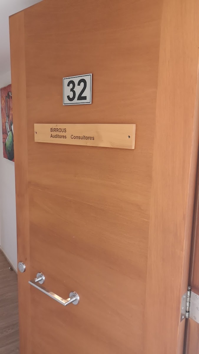 Puerta de la oficina 32 del Edificio Alta Terra, Pucón